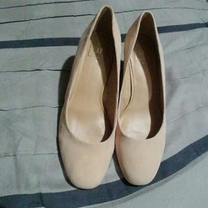 NWOT Gap Suede Pump